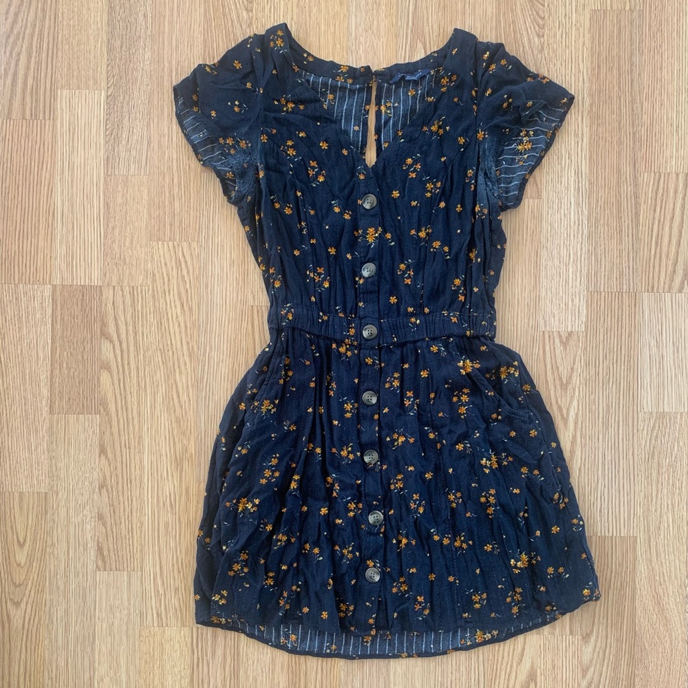 Black floral pattern romper with pockets comfy